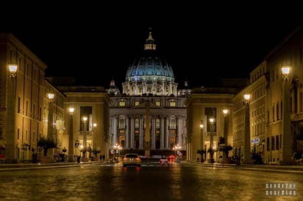 Watykan nocą