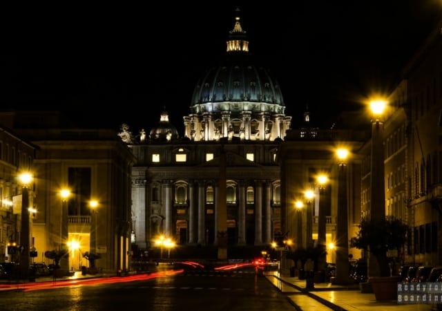 Watykan nocą