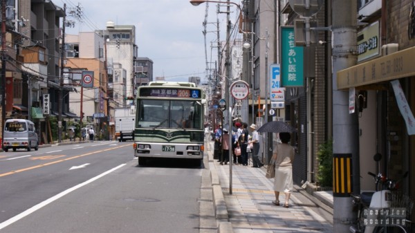 Prawdziwa Japonia - ulica i autobusy Kioto