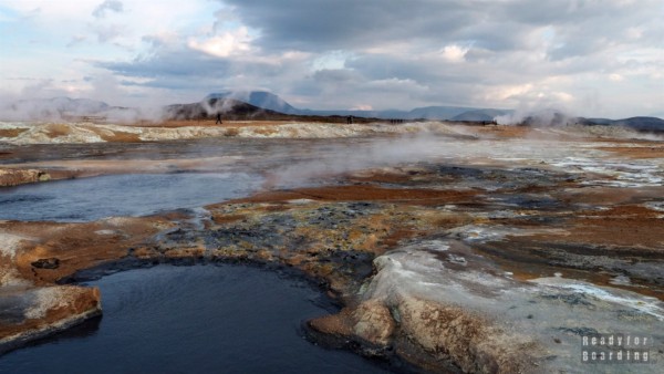 Hverir - gorące źródła u podnóża góry Námafjall